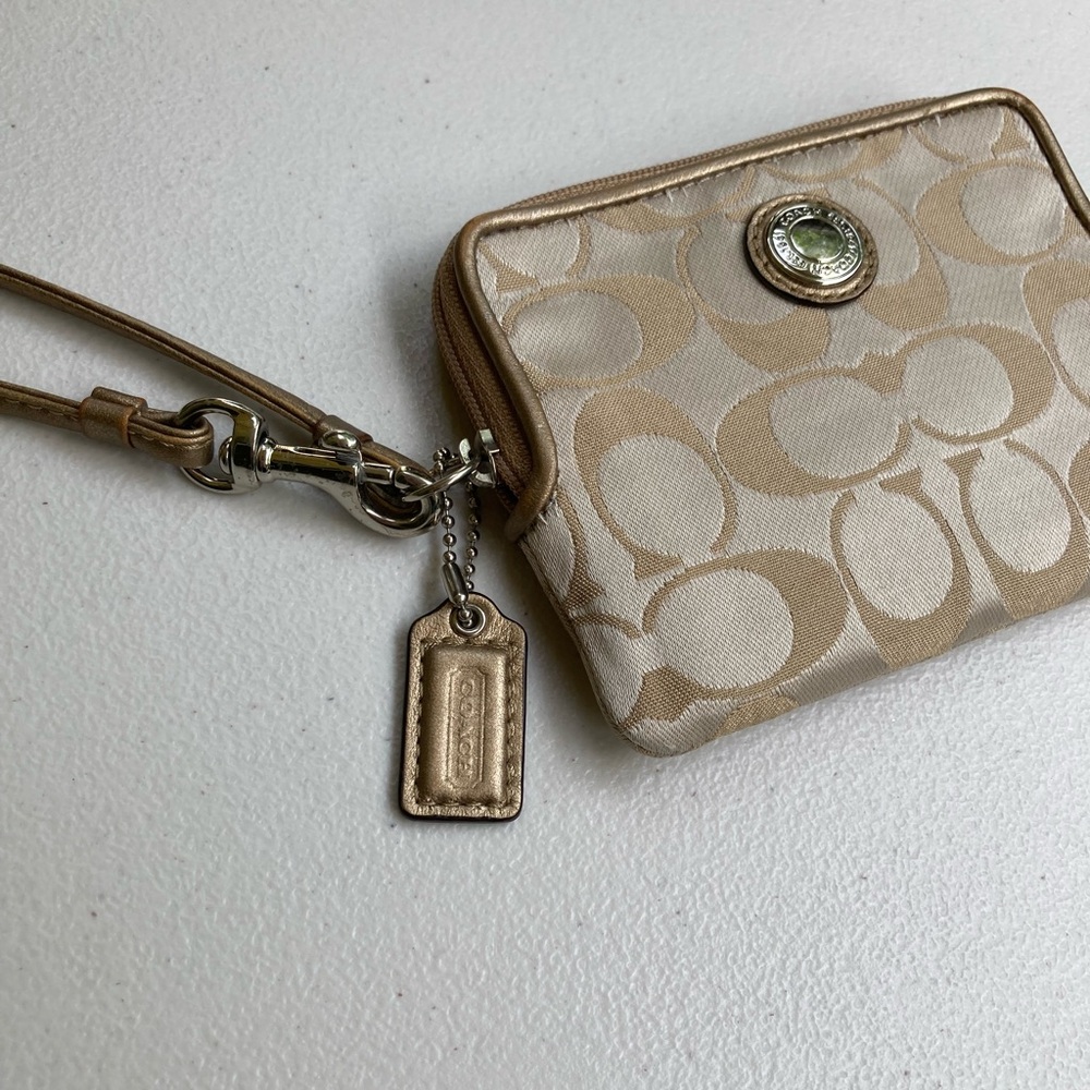 Coach Daisy Signature C Light Khaki & Gold Tone Square Zipper Wallet Wristlet - Picture 11 of 17